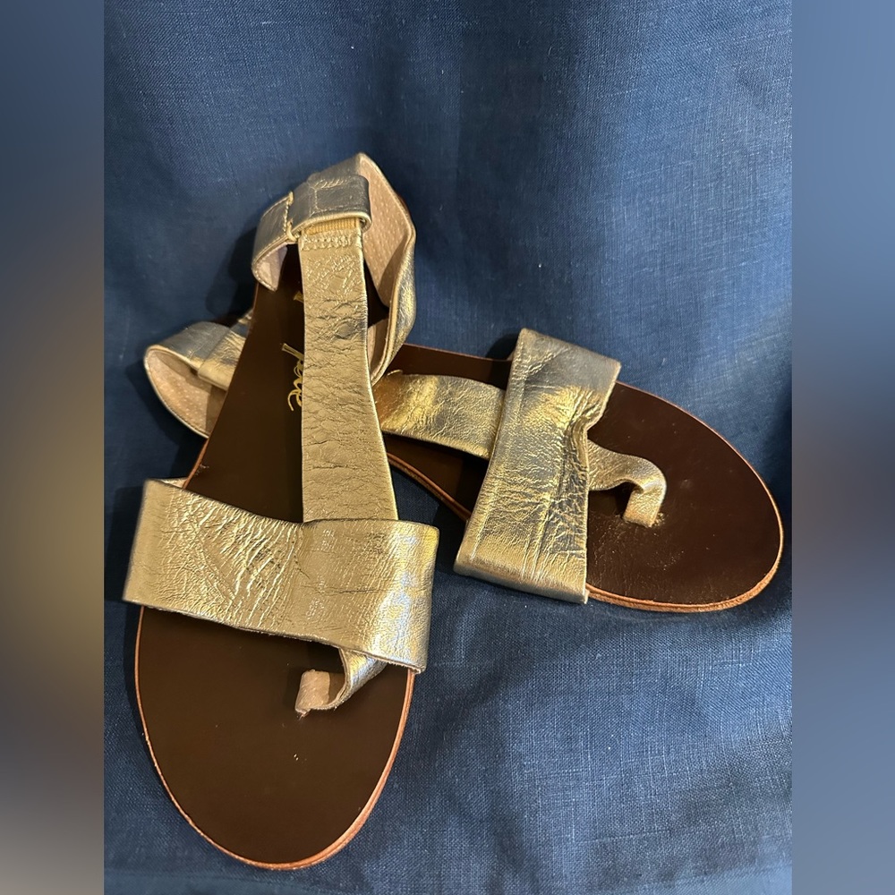 Free People leather women’s sandals sz 7 silver